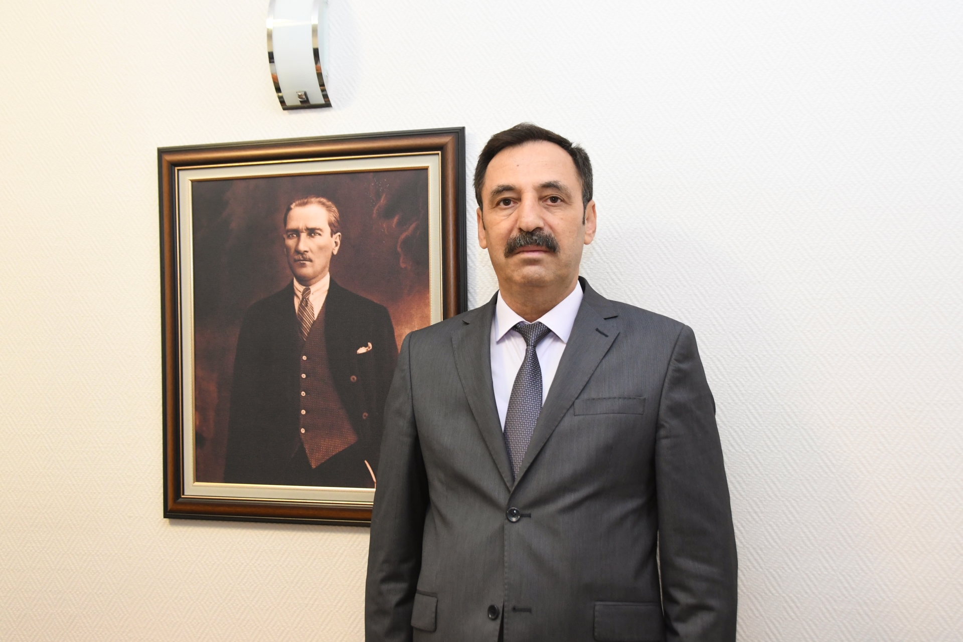 murat hoc.jpg